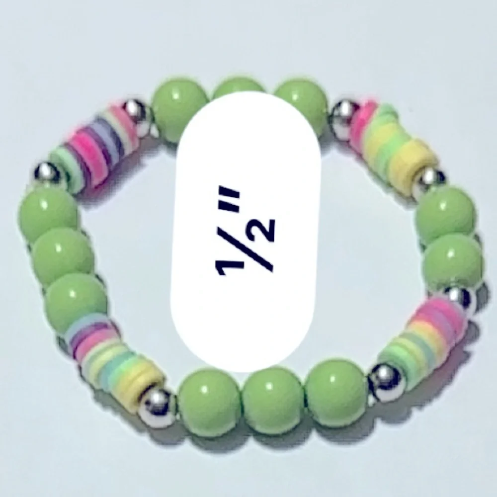 Shimmer and Shine: The Perfect Green Beaded Bracelet for Your Little One!